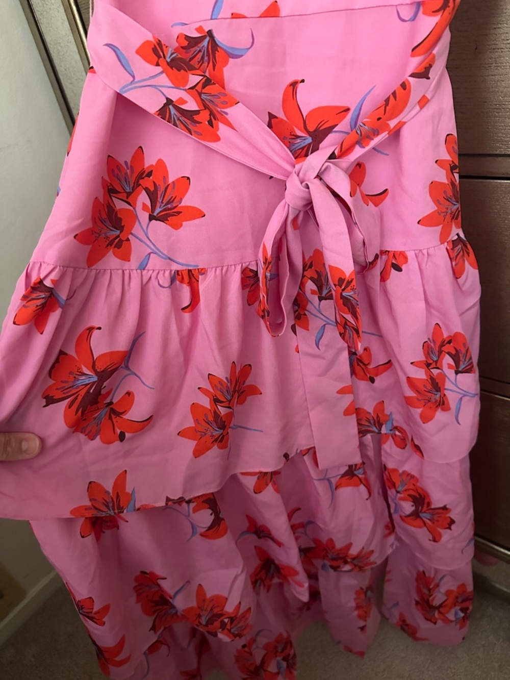🛍️SALE🛍️ LIKELY Lottie Dress in Red & Pink Floral Puff-Sleeve Midi Tiered Dress - Picture 4 of 9